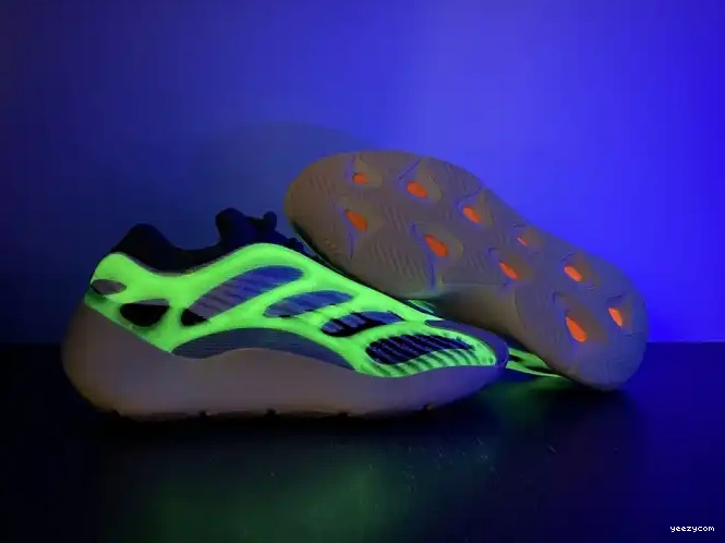 V3 Salt ID1674 700 Fade Yeezy Adidas 0514